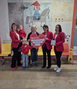 Bild der Spendenübergabe