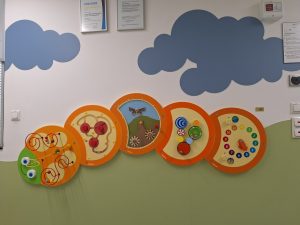 Bild der Spiel-Raupe im Wartebereich